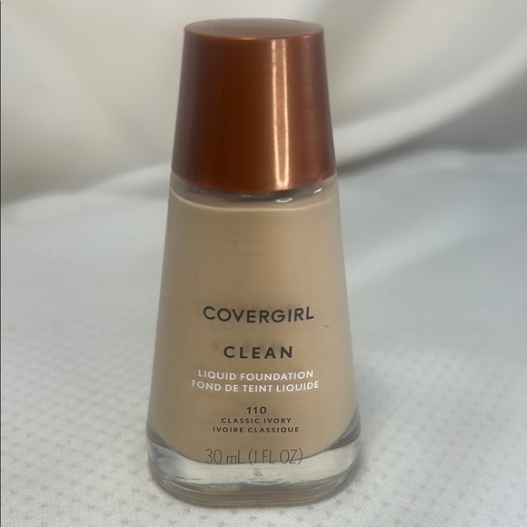 110 Classic Ivory - Covergirl Clean Liquid Foundation 30ml Water Based Light - Picture 1 of 2